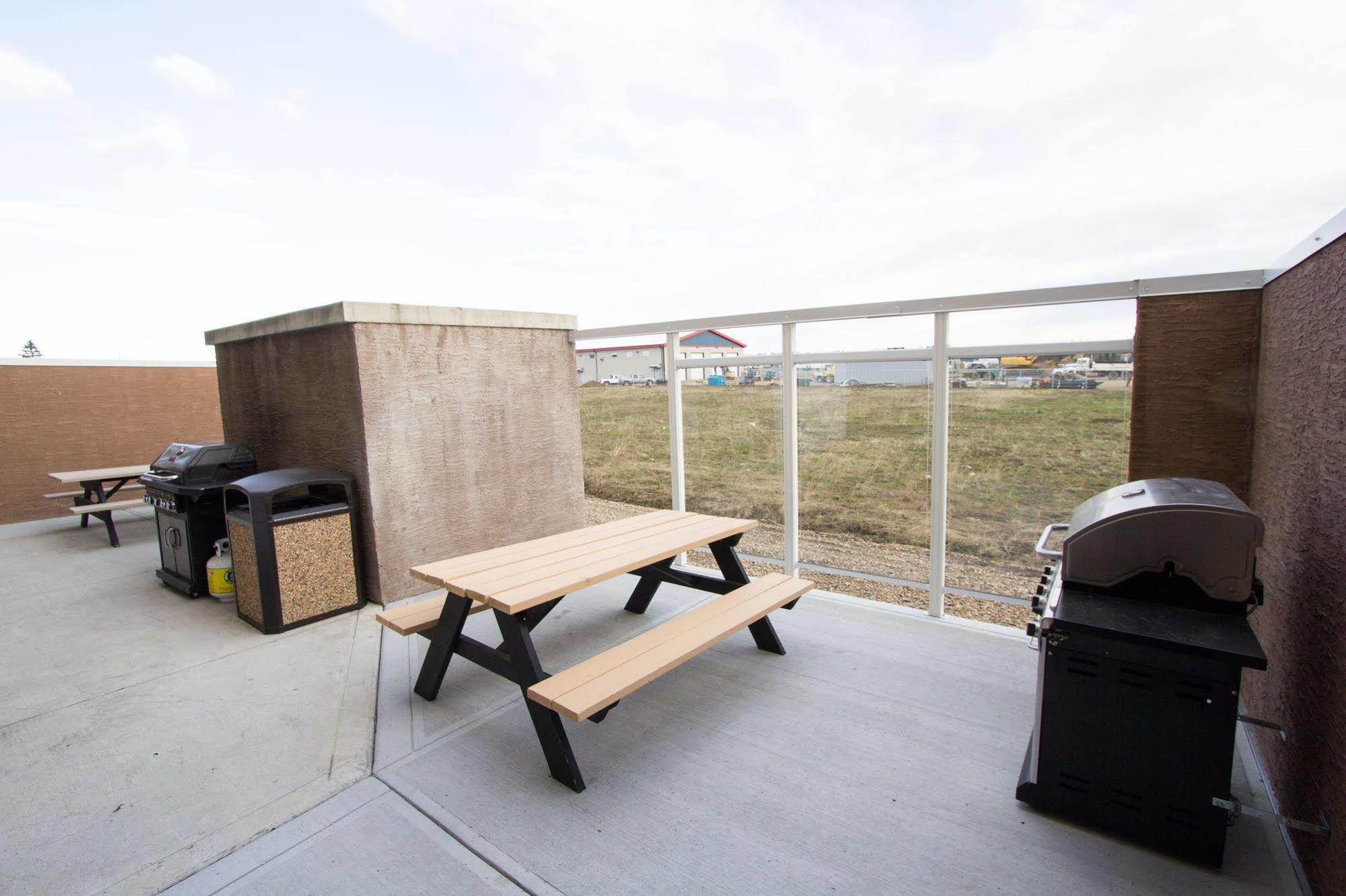 Service Plus Inns & Suites Drayton Valley Экстерьер фото