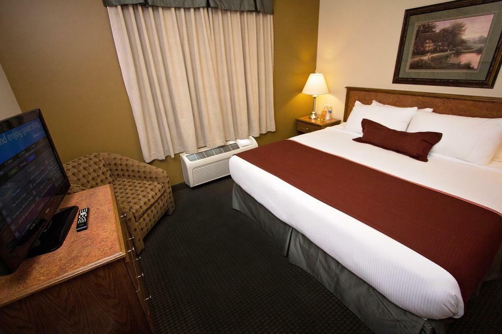 Service Plus Inns & Suites Drayton Valley Экстерьер фото